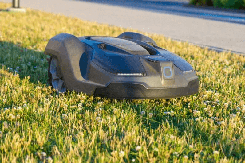intelligent lawn mowing robots